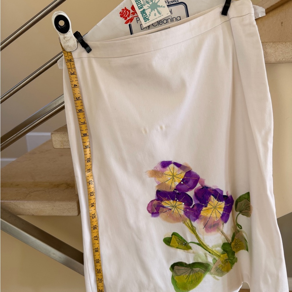 Moschino White Floral-Embellished Women’s Skirt - Picture 6 of 7
